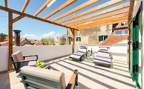 Le Premier Luxury Rooms - Exclusive Self Serviced Residence